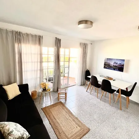 Ocean Breeze Apartament *